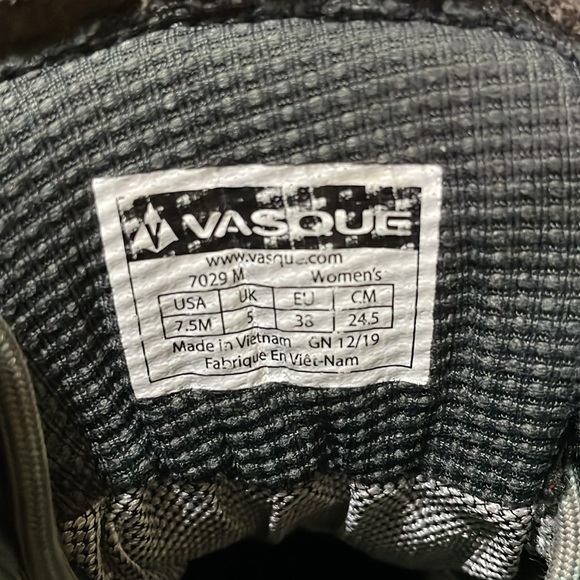 Gently used grey/sage green, Vasque Women’s hiking boots, size US 7.5/Eu 38 - Picture 6 of 8
